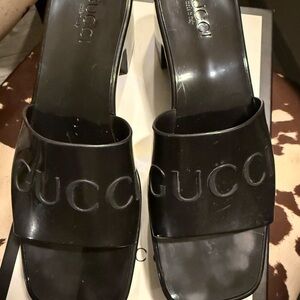 Gucci slides black size 8 great condition in box
